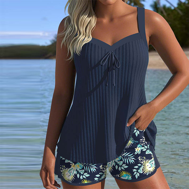 Tankini – Tvådelad med ränder och strandshorts