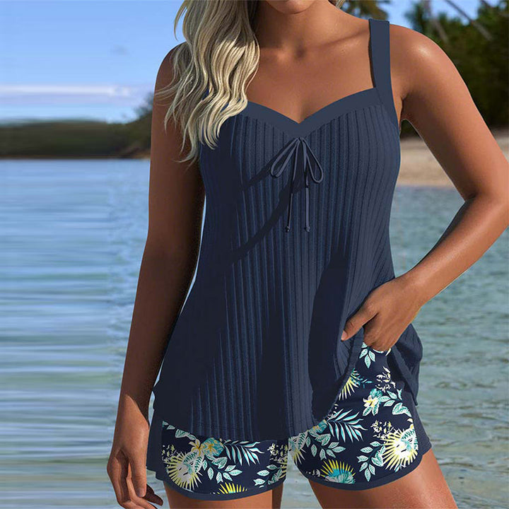 Tankini – Tvådelad med ränder och strandshorts