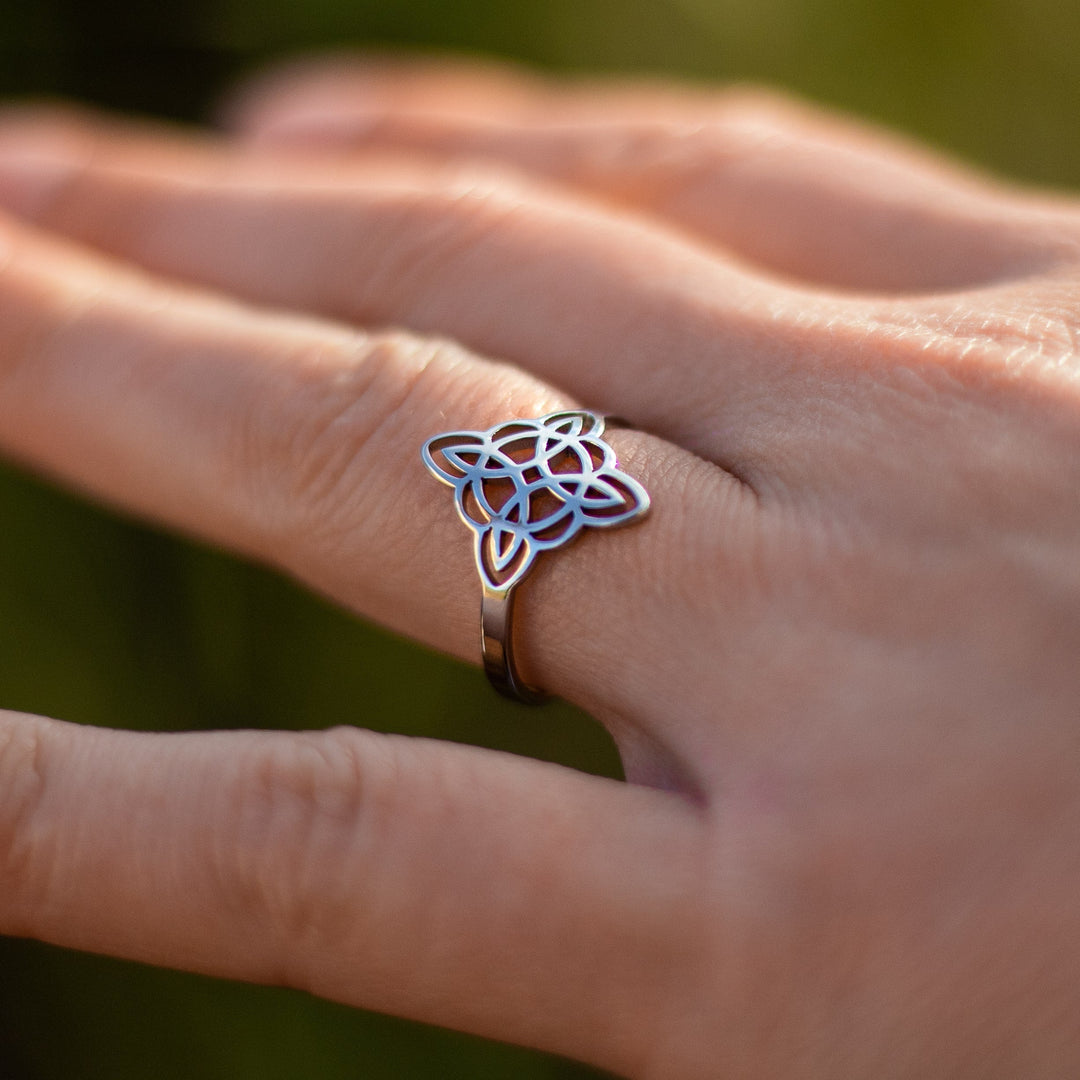Bague Ajustable "Protection Éternelle" - Noeud de Sorcière