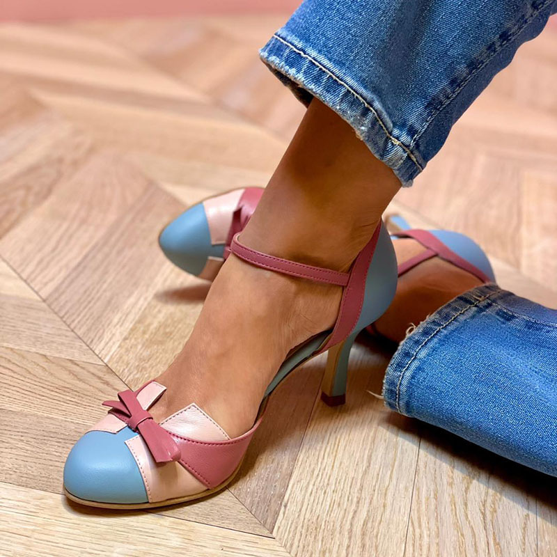 Bellarosa | Färggranna sandaler med rosett och rem, rund tå