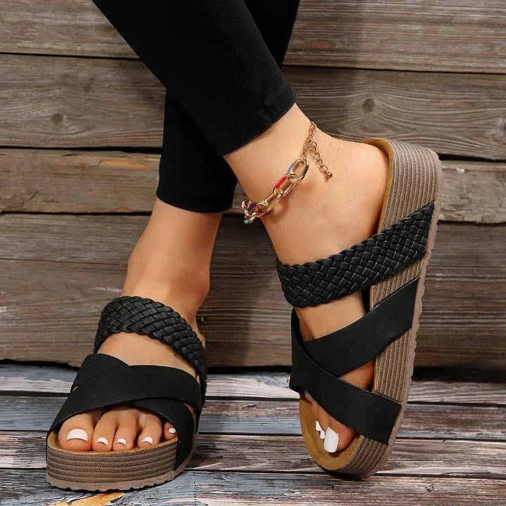Lina™ – Tidlösa Flätade Sandaler