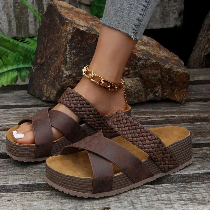 Lina™ – Tidlösa Flätade Sandaler